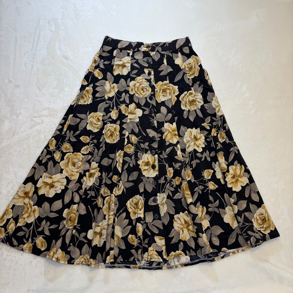 Vintage Express Black A-Line Skirt with Gold and Cream Rose‎ Print